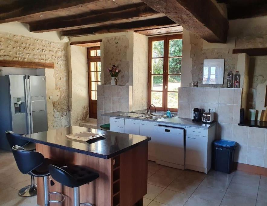 French Farmhouse Retreat With Pool & Superb Views. Blanzac  Buitenkant foto